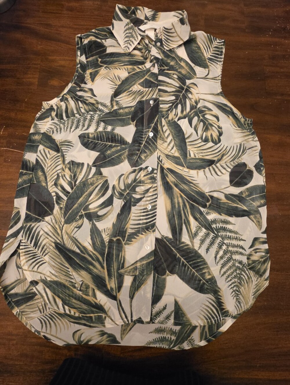 H&M Tropical Palm Leaf Sleeveless Blouse Mock Neck Green Neutral Button Up